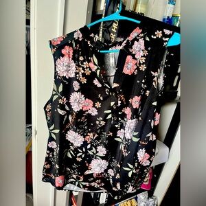 Pretty sleeveless dress shirt.